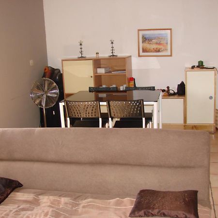 25 Fm 2 D Apartment Coursan Bagian luar foto