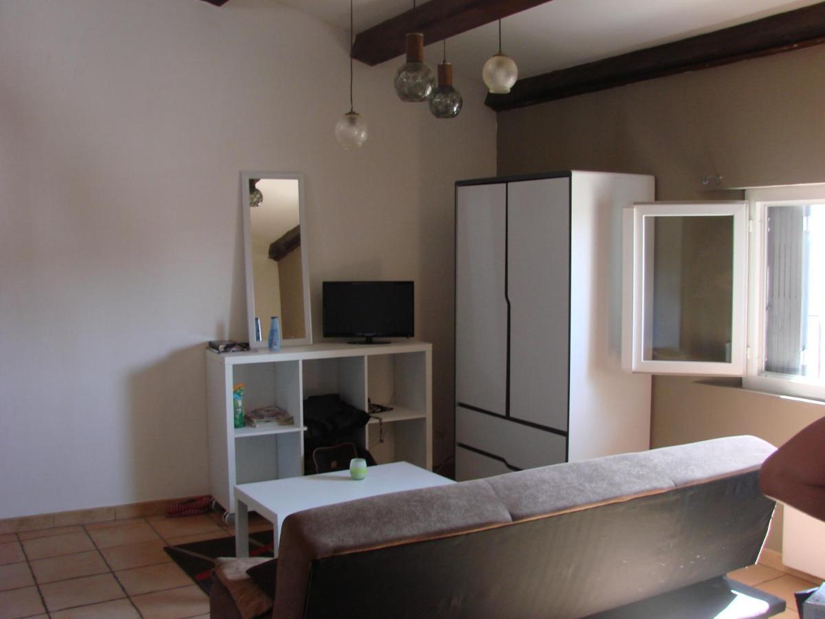 25 Fm 2 D Apartment Coursan Bagian luar foto